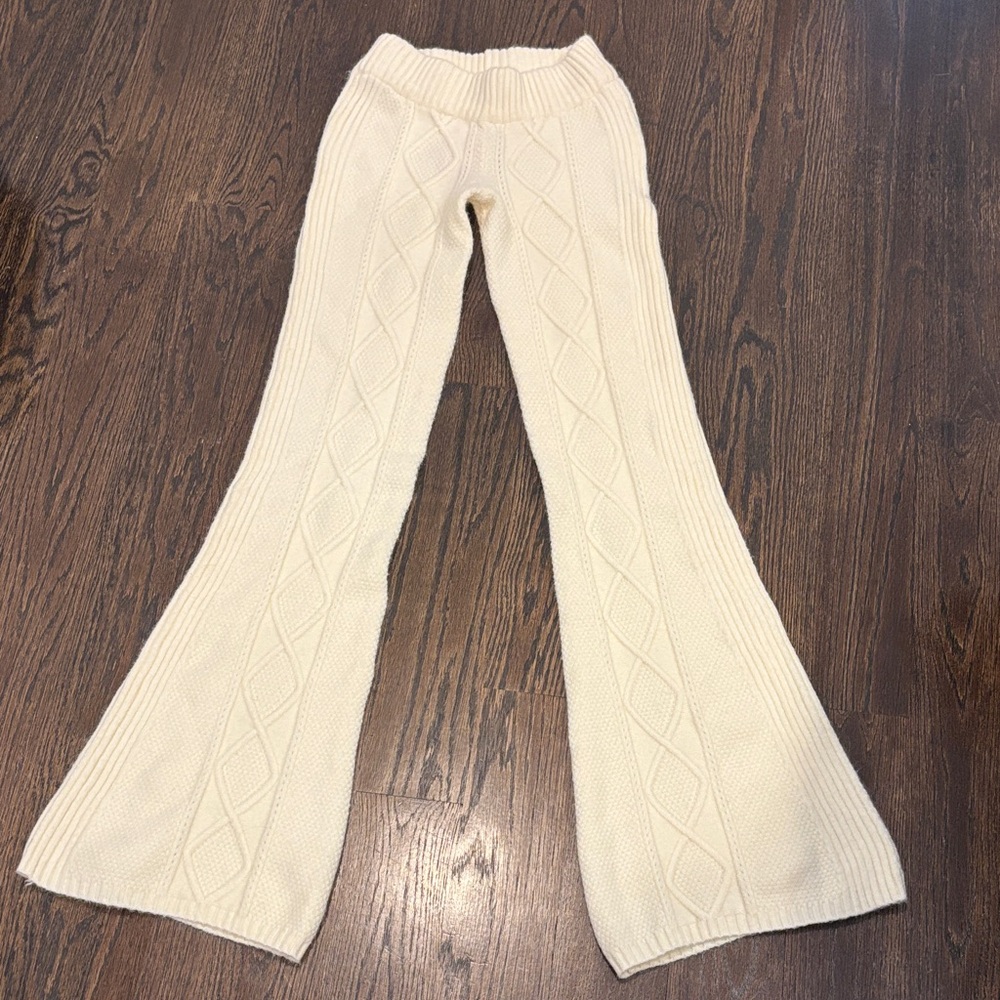 NWT Edikted Women’s Cream Knit Flare Pants Size X Small - Picture 2 of 8